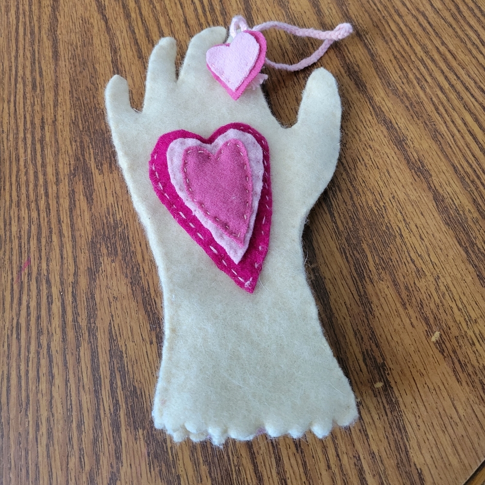 Wool Handcrafted Hand - Picture 2 of 3